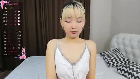 Snapshot of milla_waves chatting on 25, 10, 2025 Milla or just Mi online show from 25, 10, 2025