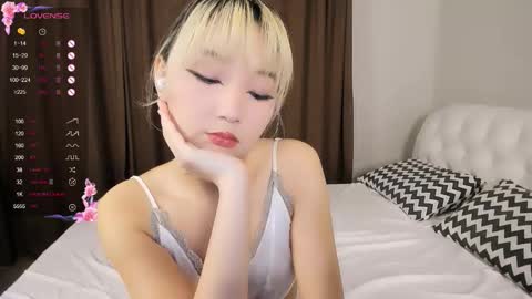 Snapshot of milla_waves chatting on 15, 11, 2025 Milla or just Mi online show from 15, 11, 2025