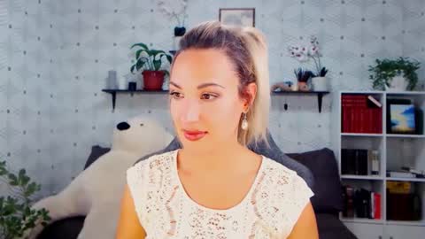 Snapshot of millaxqueen chatting on 15, 10, 2025 MillaXQueen online show from 15, 10, 2025