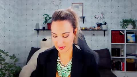 Snapshot of millaxqueen chatting on 25, 10, 2025 MillaXQueen online show from 25, 10, 2025