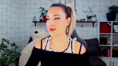 Snapshot of millaxqueen chatting on 14, 11, 2025 MillaXQueen online show from 14, 11, 2025