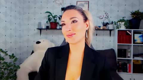 Snapshot of millaxqueen chatting on 21, 11, 2025 MillaXQueen online show from 21, 11, 2025