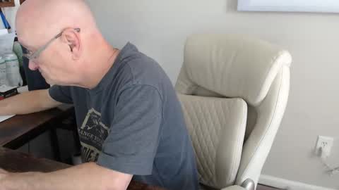 Snapshot of millenium0129 chatting on 17, 11, 2025 millenium0129 online show from 17, 11, 2025