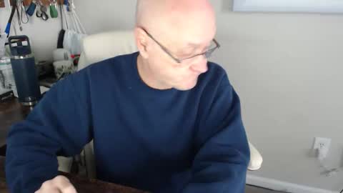 Snapshot of millenium0129 chatting on 17, 12, 2025 millenium0129 online show from 17, 12, 2025