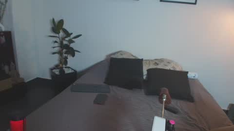 Snapshot of milliejhonson chatting on 8, 2, 2025 Mila online show from 8, 2, 2025