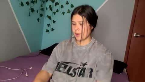 Snapshot of milliesweet77 chatting on 30, 11, 2025 milli online show from 30, 11, 2025