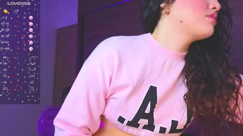 Snapshot of milly_01 chatting on 4, 10, 2025 Milly online show from 4, 10, 2025