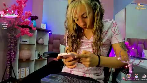  Milu Belucci  online show from 11, 11, 2025