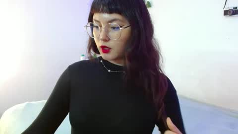 mily_baker online show from 28, 2, 2025