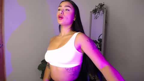 Mily Ortiz online show from 4, 2, 2026