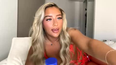 Snapshot of mimi_monroe1 chatting on 14, 12, 2025 Mimi Monroe online show from 14, 12, 2025