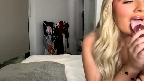 Snapshot of mimi_monroe1 chatting on 10, 1, 2026 Mimi Monroe online show from 10, 1, 2026