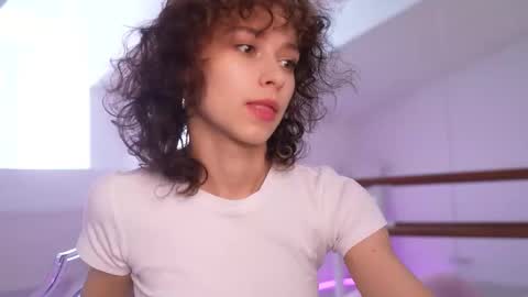 Snapshot of mimilicks chatting on 12, 9, 2025 IRIS online show from 12, 9, 2025