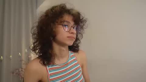 Snapshot of mimilicks chatting on 17, 9, 2025 IRIS online show from 17, 9, 2025