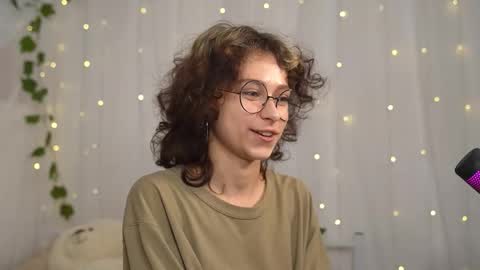 Snapshot of mimilicks chatting on 19, 9, 2025 IRIS online show from 19, 9, 2025