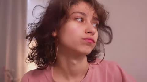 Snapshot of mimilicks chatting on 30, 9, 2025 IRIS online show from 30, 9, 2025