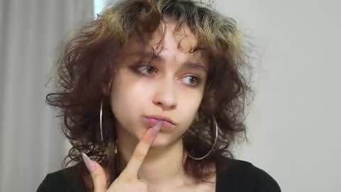 Snapshot of mimilicks chatting on 18, 10, 2025 IRIS online show from 18, 10, 2025