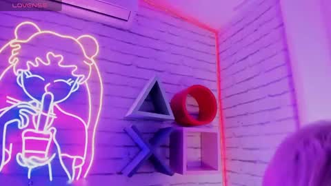 Minji online show from 6, 1, 2025