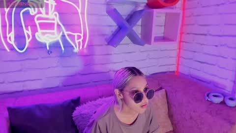 Minji online show from 7, 1, 2025