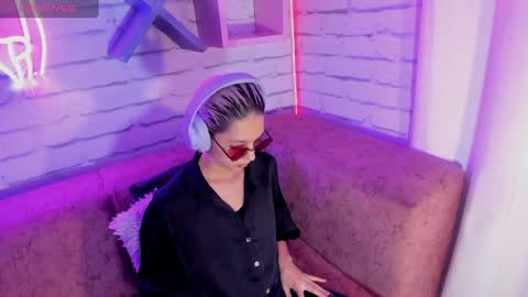Minji online show from 8, 1, 2025