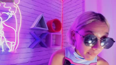 Minji online show from 10, 1, 2025