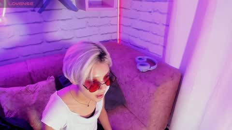 Minji online show from 11, 1, 2025
