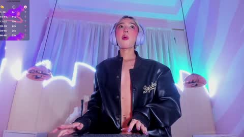 Minji online show from 5, 2, 2025