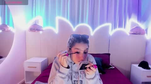 Minji online show from 21, 2, 2025
