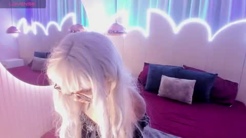 Minji online show from 22, 2, 2025