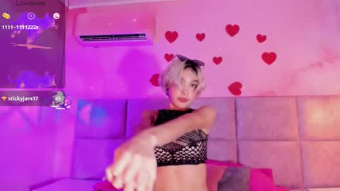 Minji online show from 26, 2, 2025
