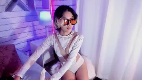 Minji online show from 18, 9, 2025
