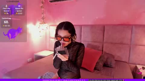 Minji online show from 2, 10, 2025
