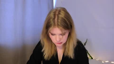 hi Im Mina  online show from 10, 3, 2025