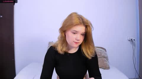 hi Im Mina  online show from 13, 9, 2025