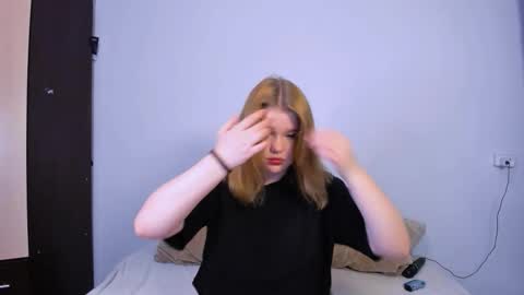 hi Im Mina  online show from 25, 9, 2025