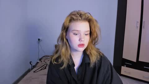 hi Im Mina  online show from 21, 11, 2025