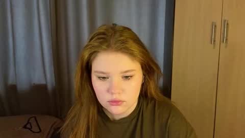 Snapshot of mina27372 chatting on 10, 3, 2026 hi Im Mina online show from 10, 3, 2026