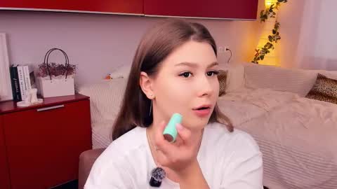 Mindi online show from 9, 10, 2025