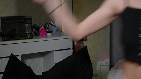 Snapshot of mindlure chatting on 5, 3, 2026 Emily online show from 5, 3, 2026