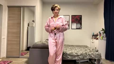 Luna Moon online show from 5, 10, 2025