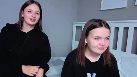 KarinaLeila online show from 3, 10, 2025