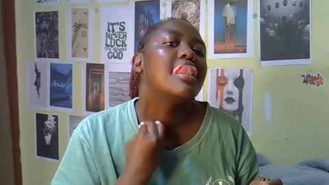 Snapshot of mini_karee chatting on 21, 3, 2026 mini_karee online show from 21, 3, 2026