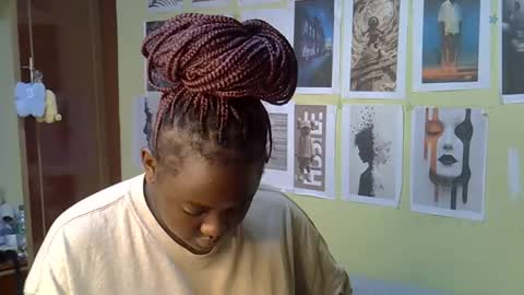 Snapshot of mini_karee chatting on 28, 3, 2026 mini_karee online show from 28, 3, 2026