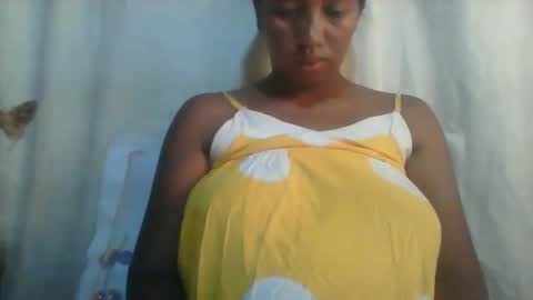 Snapshot of minie4tina chatting on 8, 11, 2025 Minie4Tina online show from 8, 11, 2025