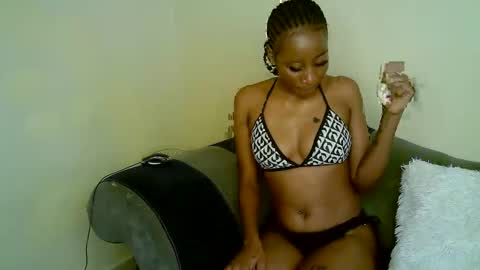 minieme001 online show from 21, 2, 2026