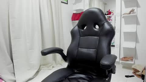 Snapshot of minilolyi chatting on 6, 11, 2025 Loly online show from 6, 11, 2025