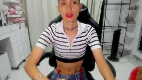 Snapshot of minilolyi chatting on 28, 11, 2025 Loly online show from 28, 11, 2025