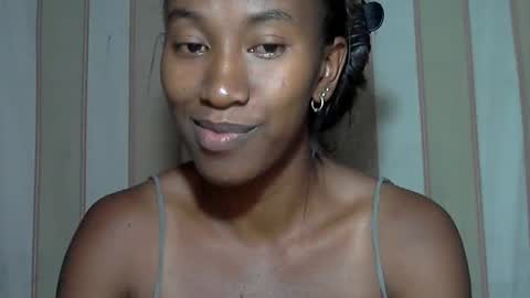 Snapshot of minouch211907 chatting on 26, 2, 2025 minouch211907 online show from 26, 2, 2025