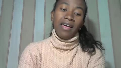 Snapshot of minouch211907 chatting on 12, 9, 2025 minouch211907 online show from 12, 9, 2025