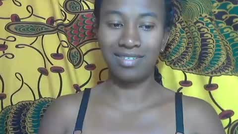 Snapshot of minouch211907 chatting on 18, 10, 2025 minouch211907 online show from 18, 10, 2025